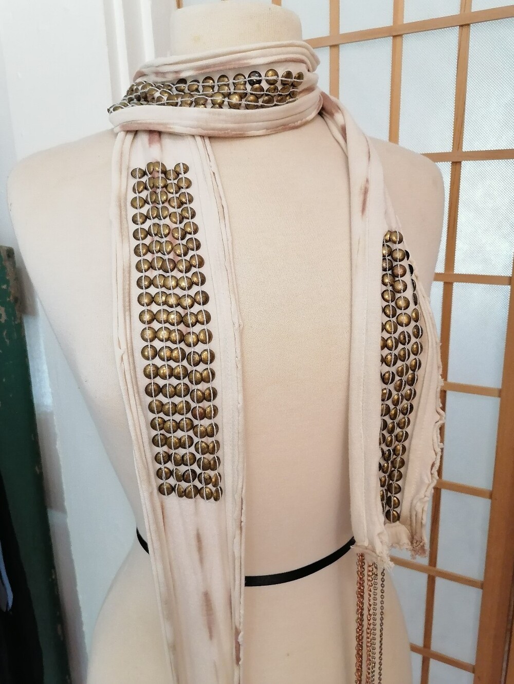 Rare Tolani 5337 Skinny Scarf, Gold Chain white & brown